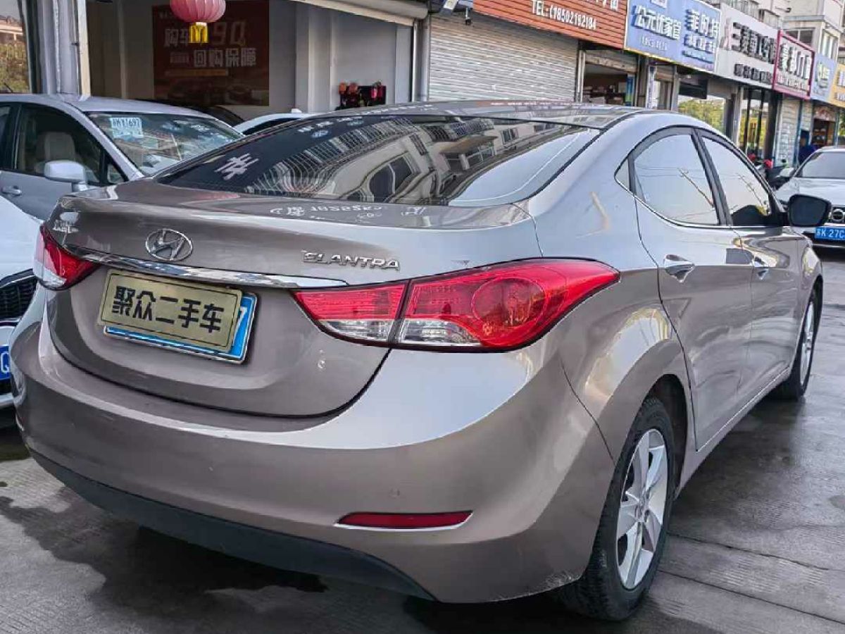 2013年8月現(xiàn)代 朗動  2013款 1.6L 自動尊貴型