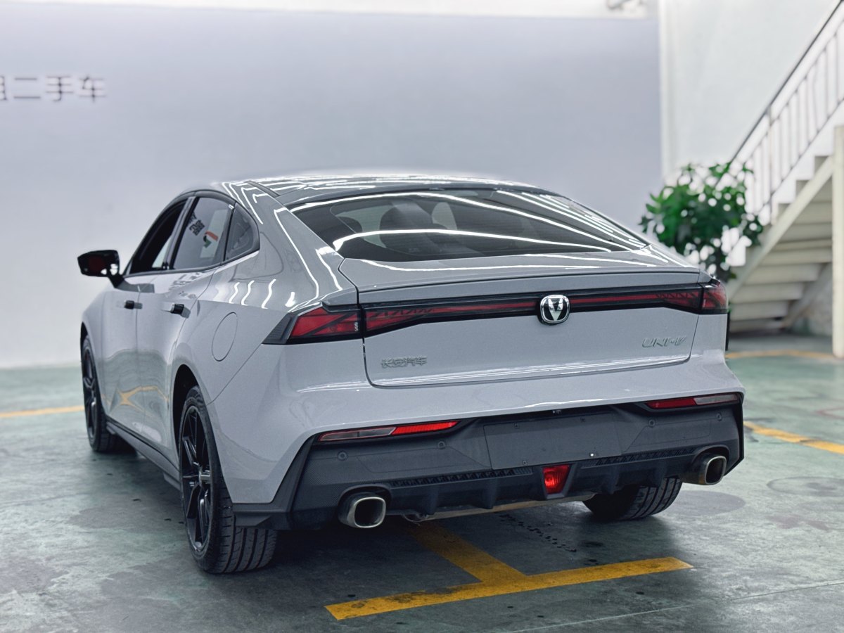 長(zhǎng)安 長(zhǎng)安UNI-V  2022款 1.5T 尊貴型圖片