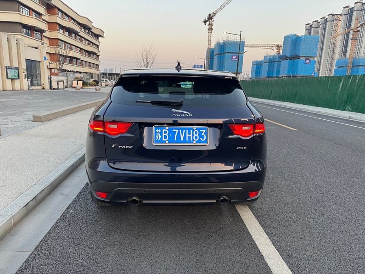 捷豹 F-PACE  2016款 2.0T 兩驅(qū)都市尊享版圖片