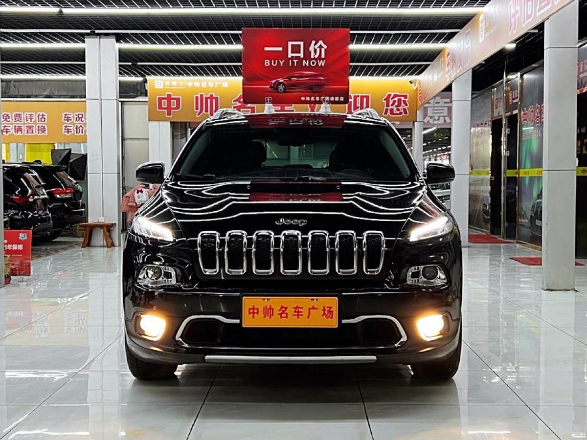 Jeep 自由光  2020款 2.0L 兩驅(qū)經(jīng)典運(yùn)動(dòng)版圖片