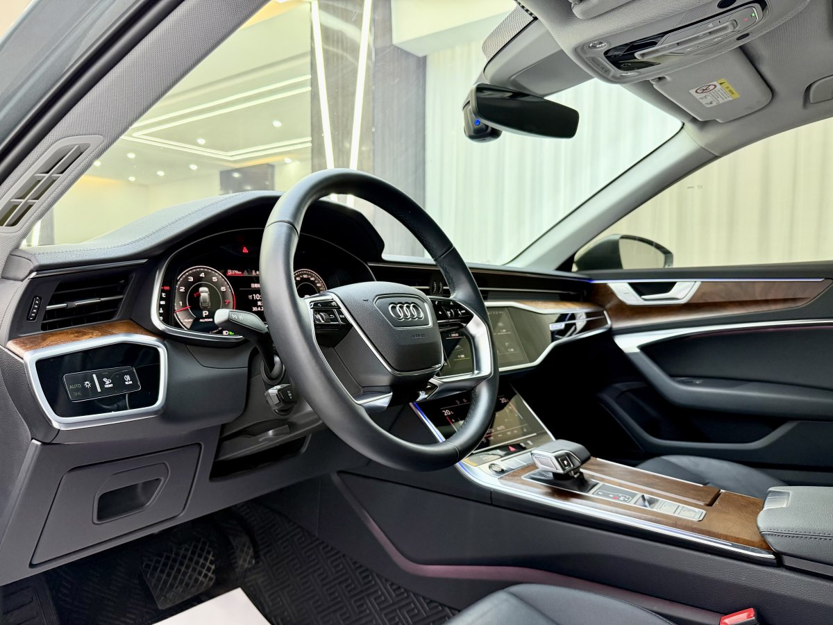 奧迪 奧迪A6  2021款 Allroad 探索家 55 TFSI 尊享越野型圖片