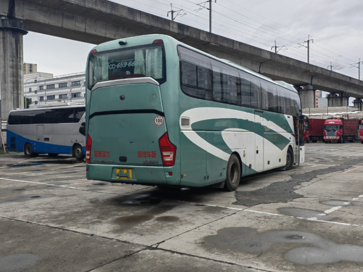 同款2臺54座一層半宇通6126國五旅游車圖片