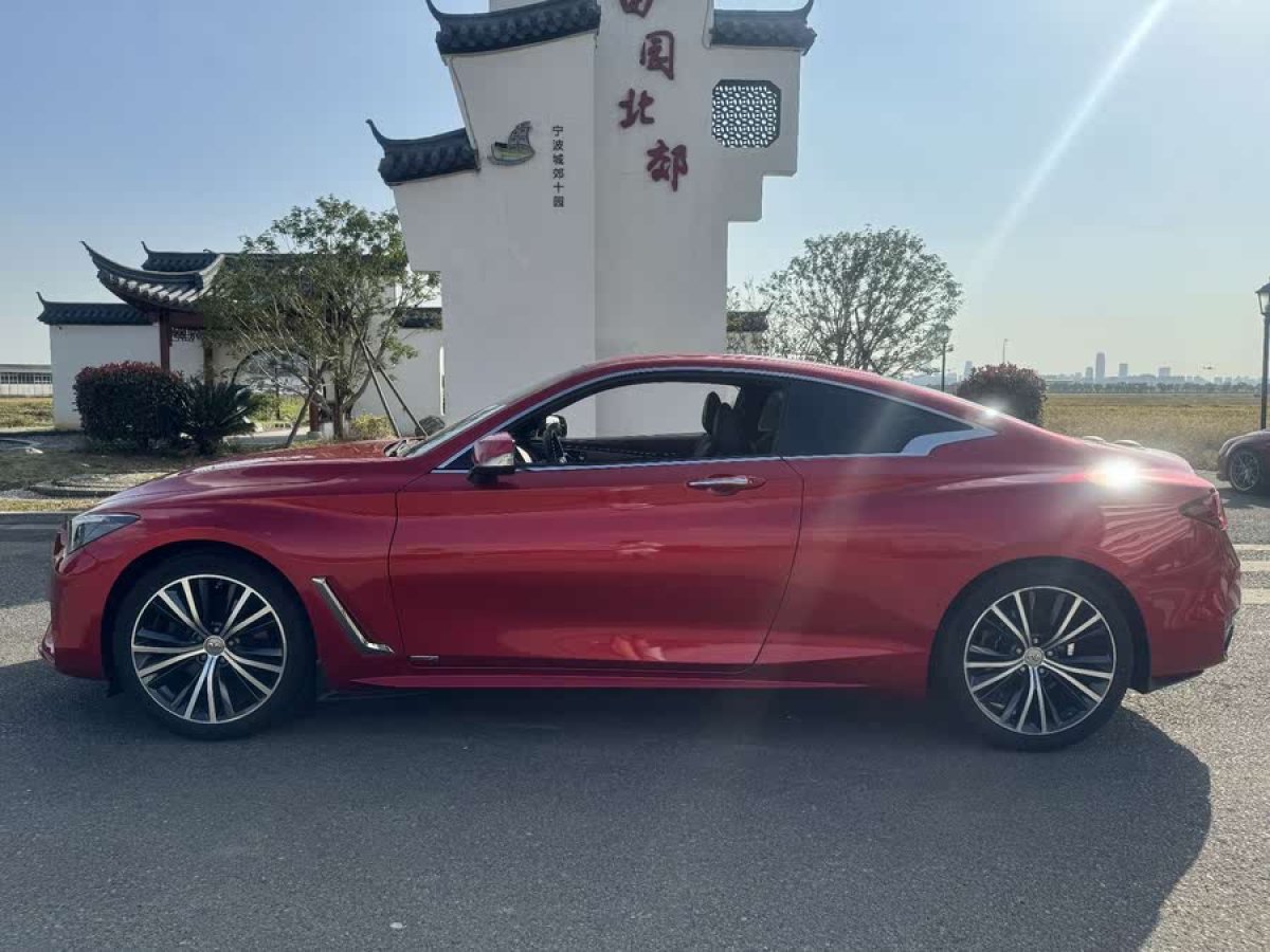 英菲尼迪 Q60  2019款 2.0T 豪華版圖片