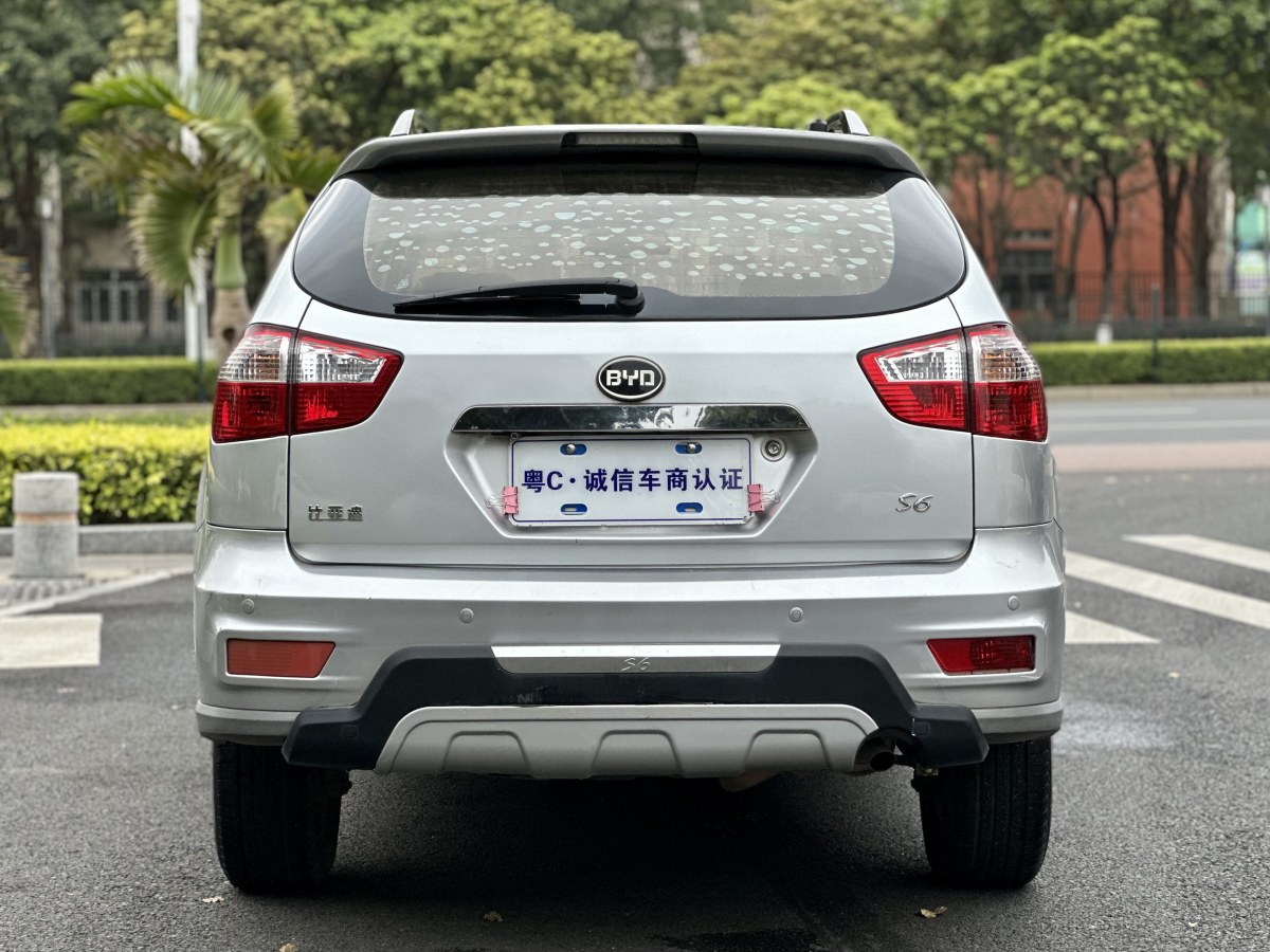 比亞迪 S6  2014款 2.0L 手動(dòng)尊貴型 5座圖片