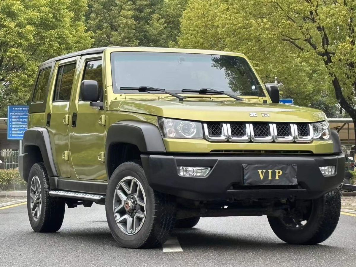 北京 BJ40  2016款 40L 2.0T 手動四驅(qū)尊貴版圖片