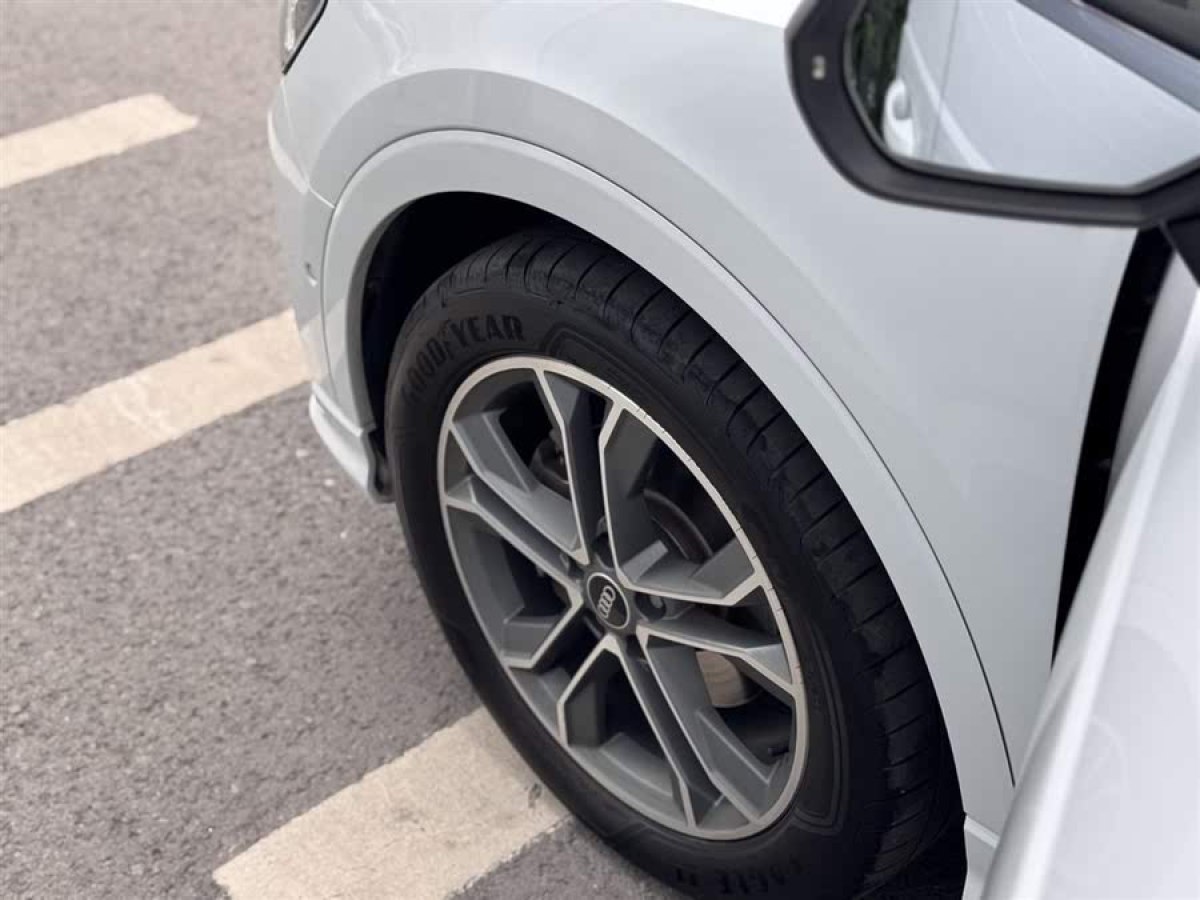 奧迪 奧迪Q3  2022款 40 TFSI RS套件燃速型圖片