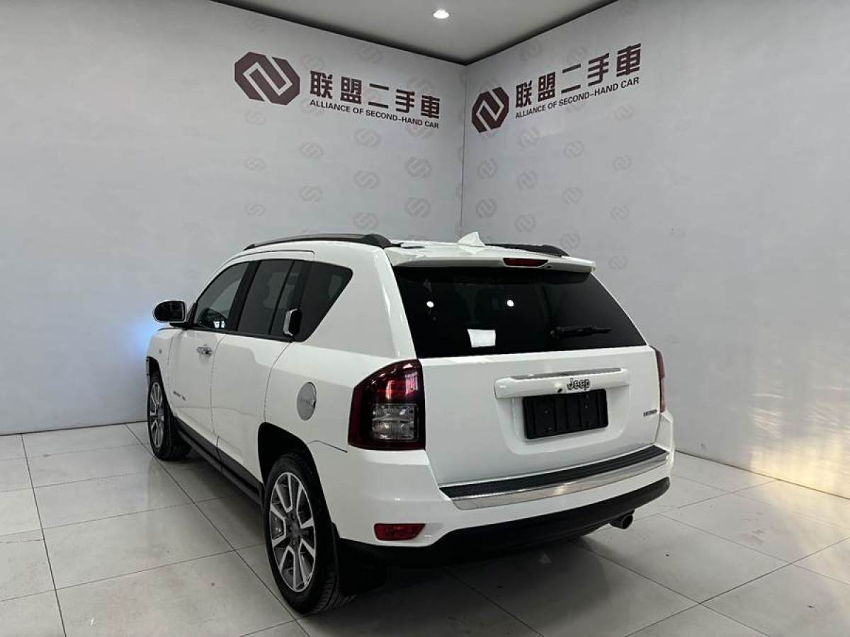 Jeep 指南者  2014款 改款 2.4L 四驅(qū)豪華導(dǎo)航版圖片