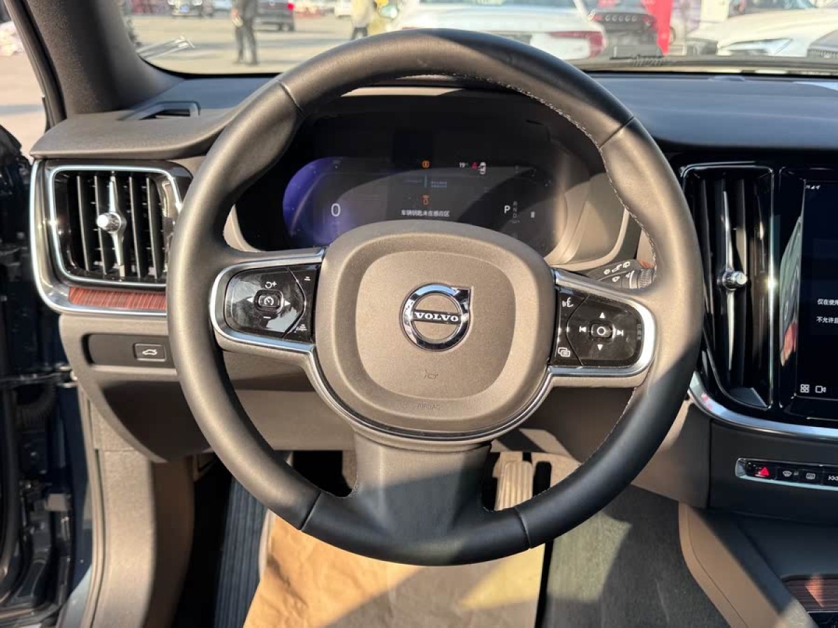 沃爾沃 V60  2024款 B5 智遠(yuǎn)豪華版圖片