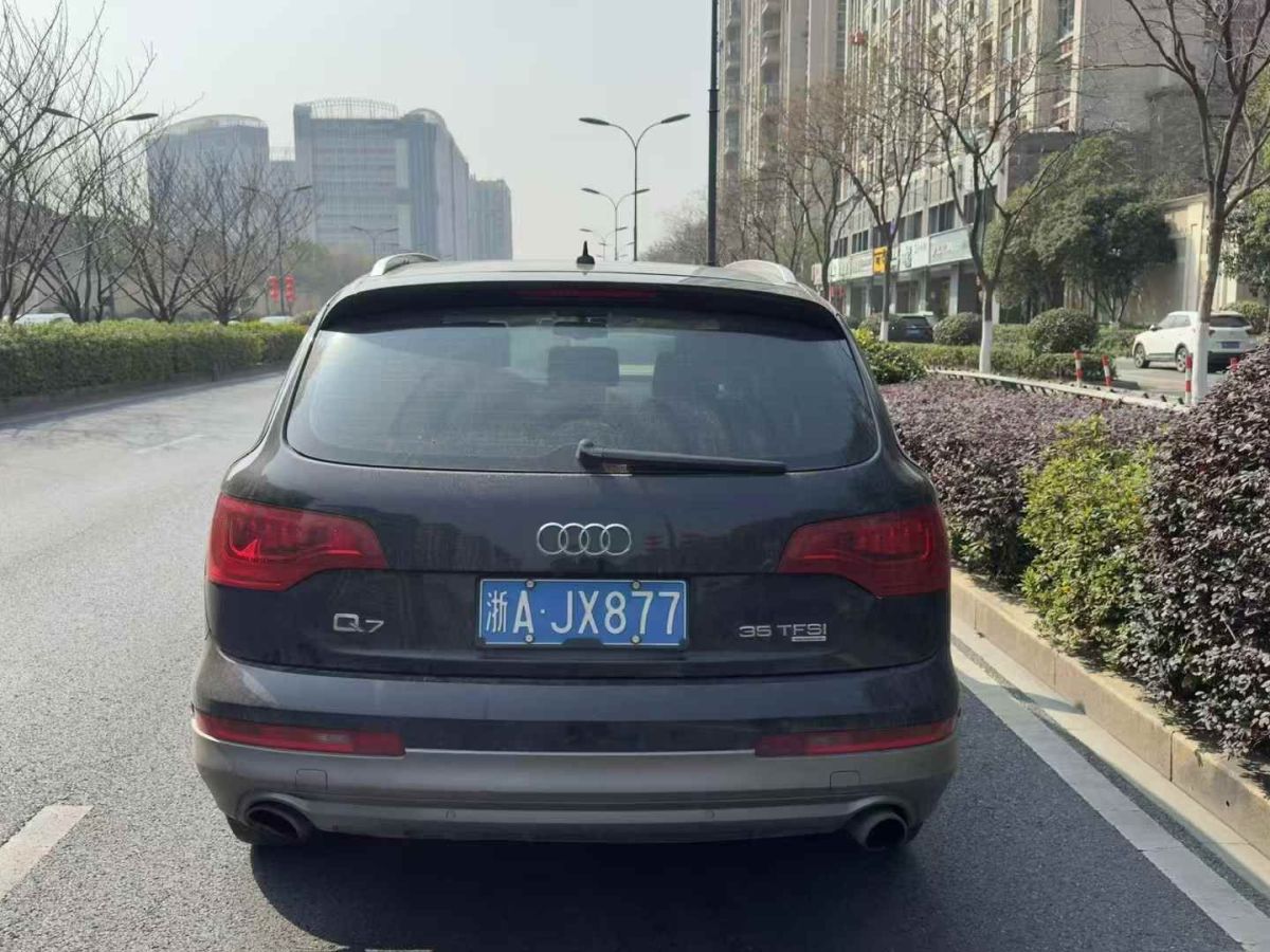 奧迪 奧迪Q7  2015款 Q7 35TFSI quattro 進(jìn)取型圖片