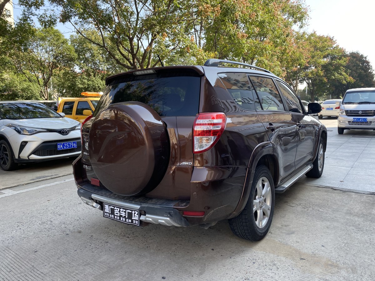 2012年2月豐田 RAV4榮放  2011款 2.4L 自動四驅(qū)豪華版