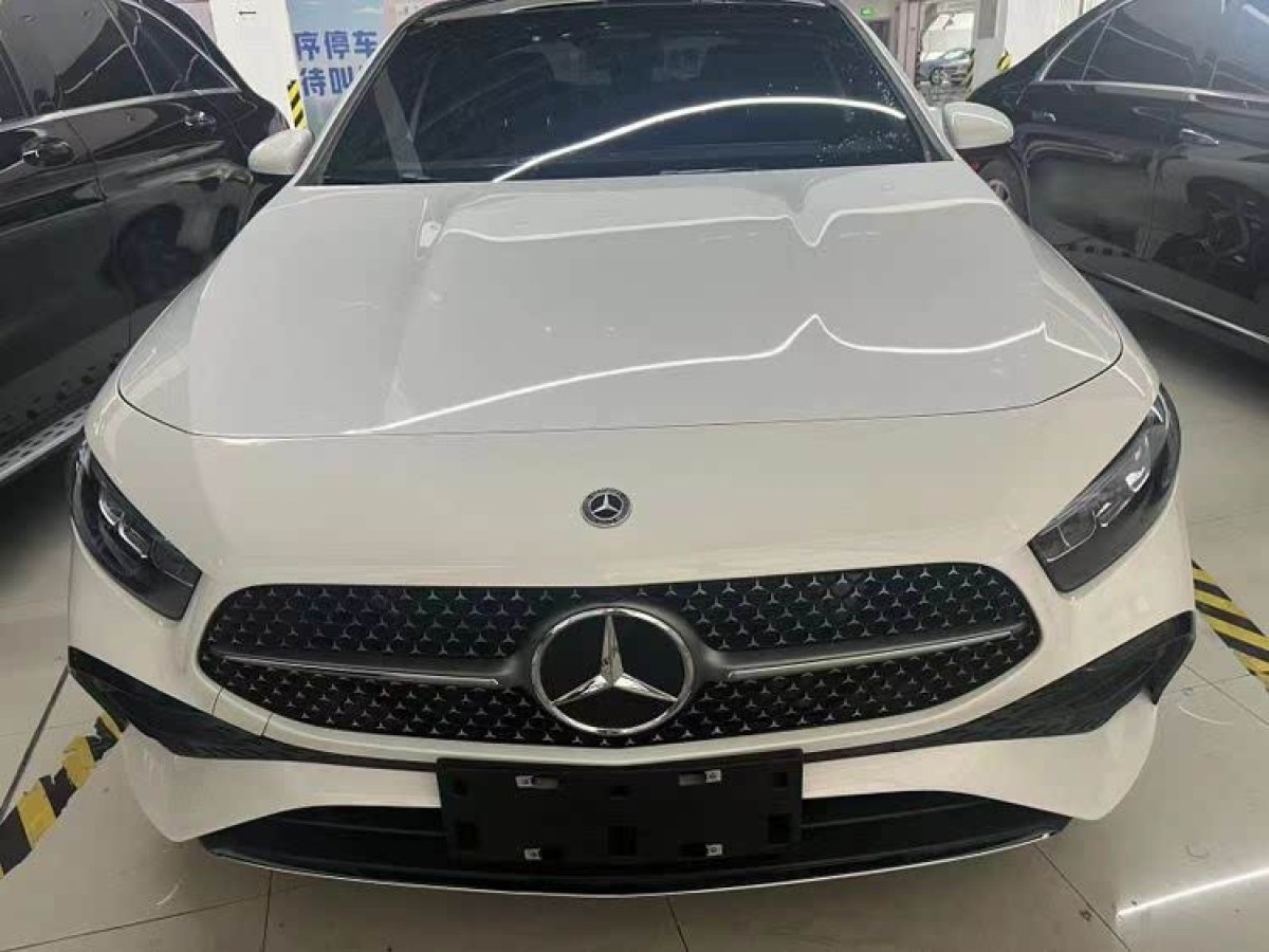奔馳 奔馳A級(jí)  2024款 A 200 L 動(dòng)感型圖片