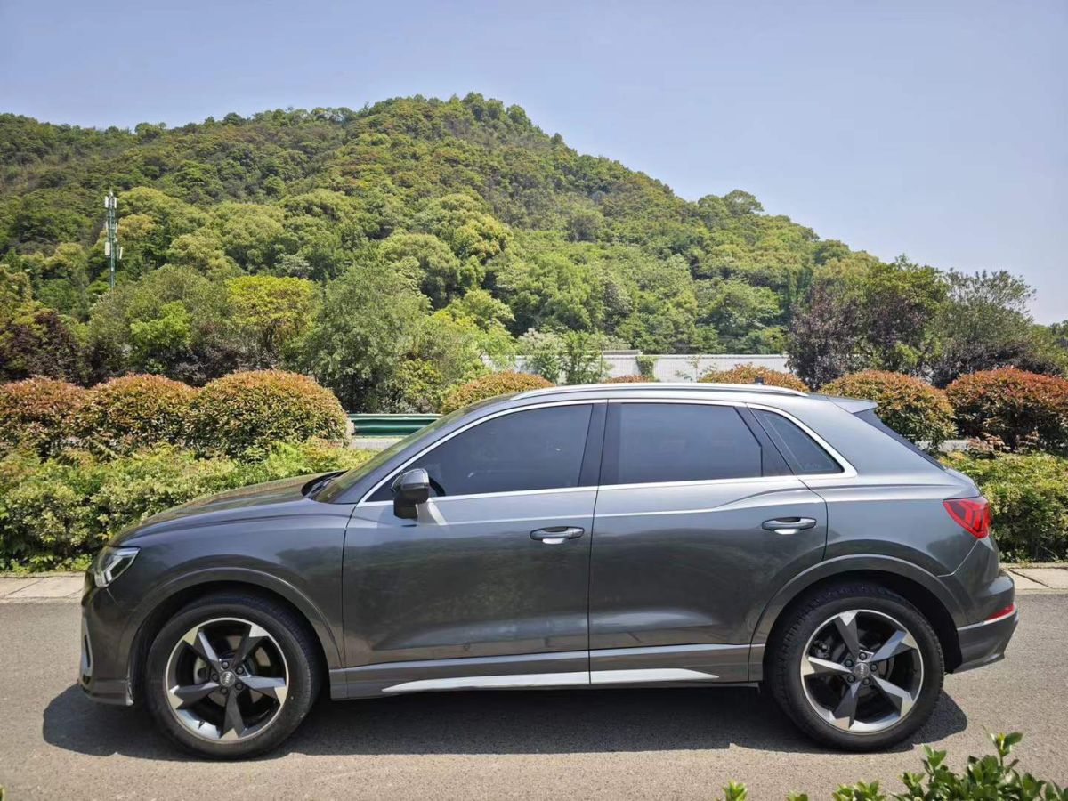 奧迪 奧迪Q3  2020款 35 TFSI 時(shí)尚動(dòng)感型圖片