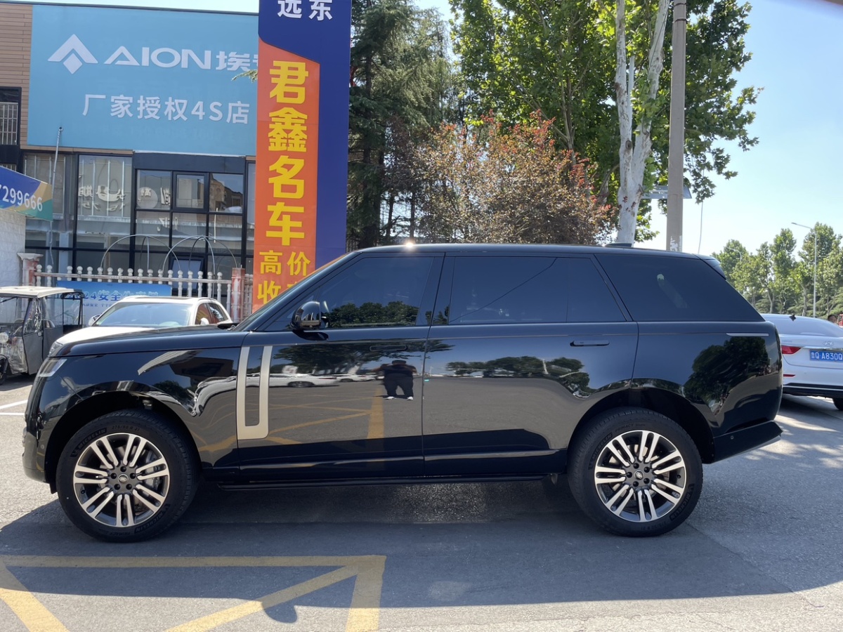 路虎 揽胜  2023款 改款 3.0 L6 400PS 盛世加长版图片