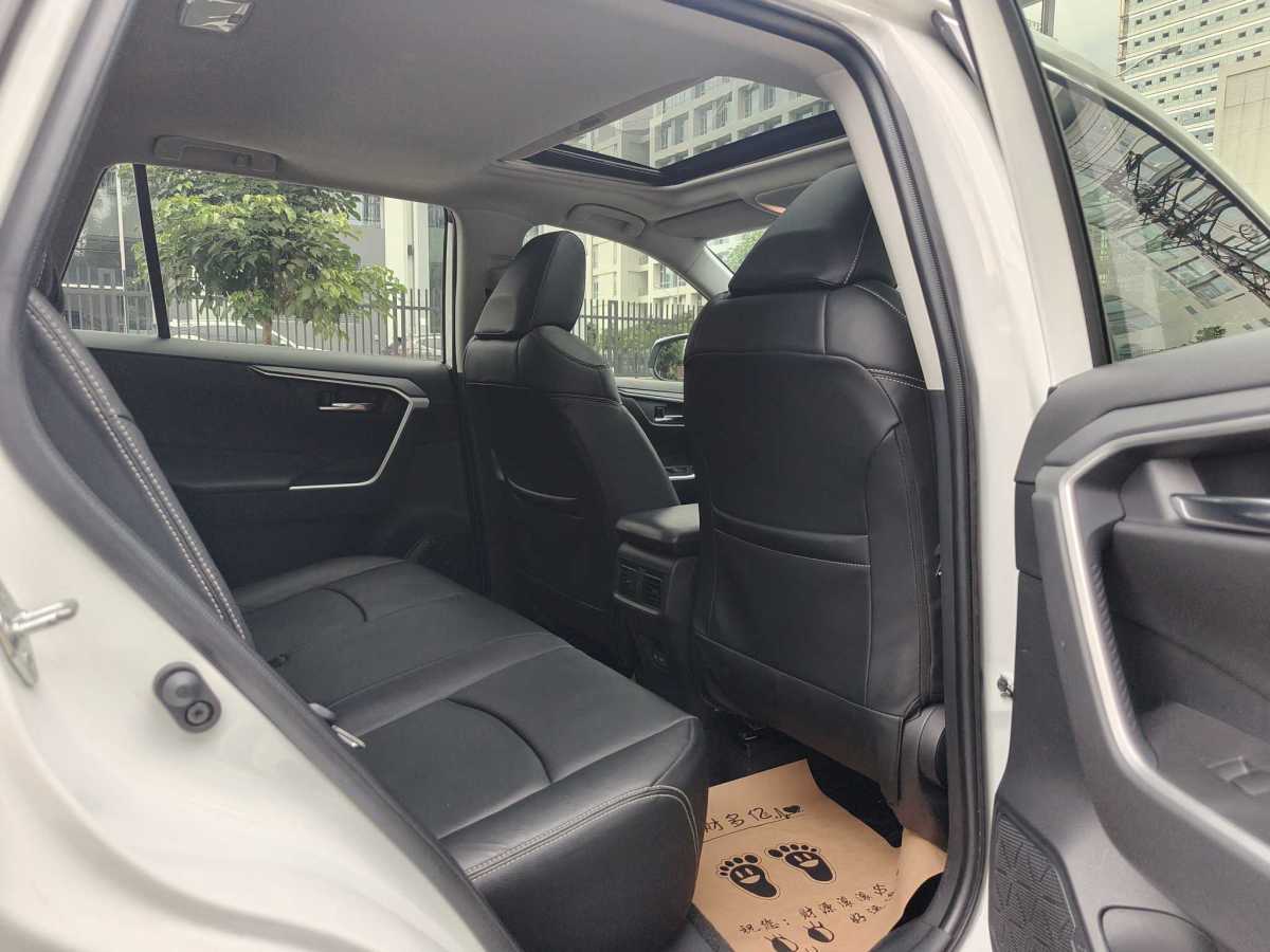 2021年8月豐田 RAV4  2018款 榮放 2.0L CVT兩驅(qū)風(fēng)尚版