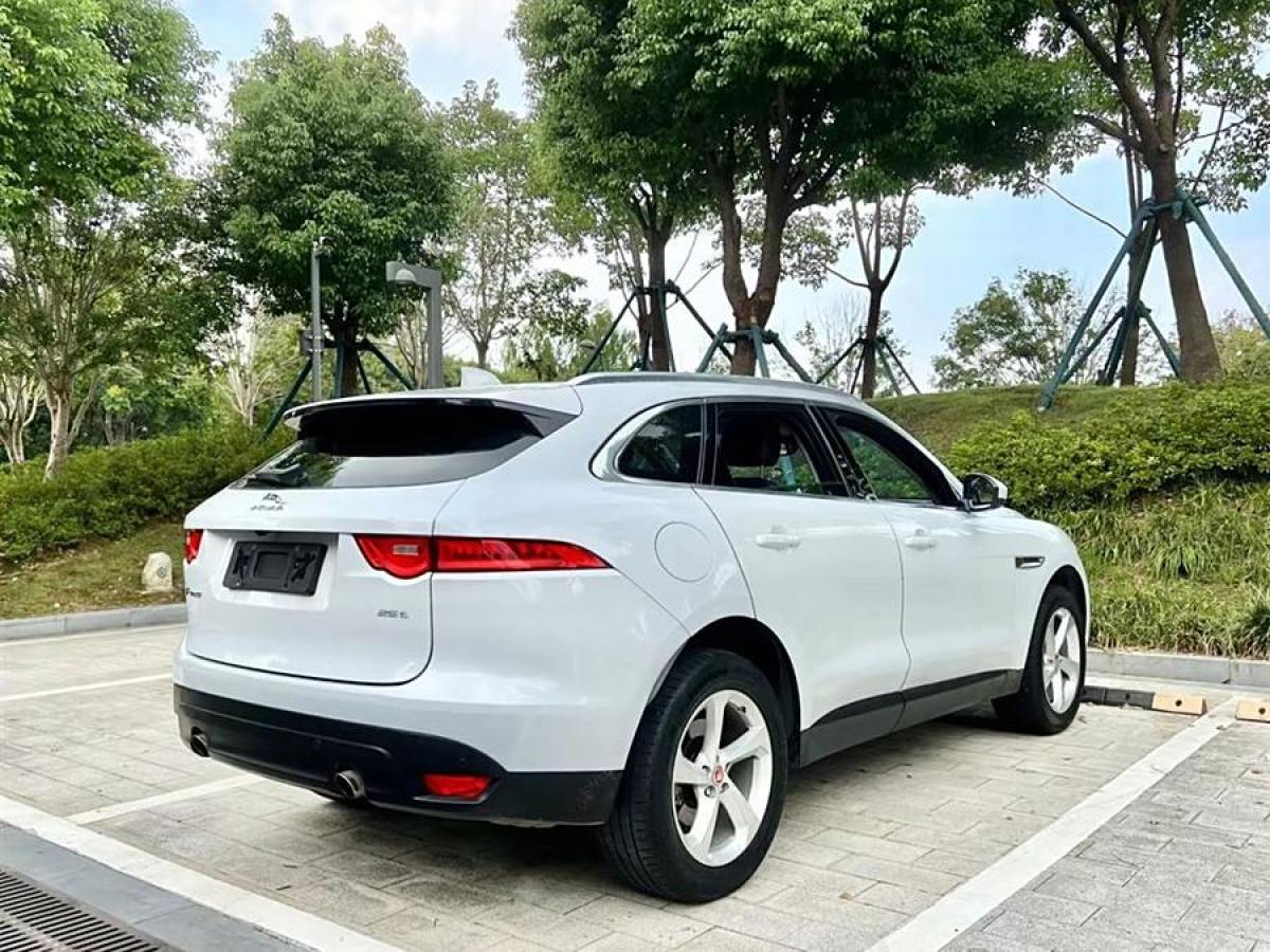 2016年8月捷豹 F-PACE  2016款 2.0T 兩驅(qū)都市尊享版