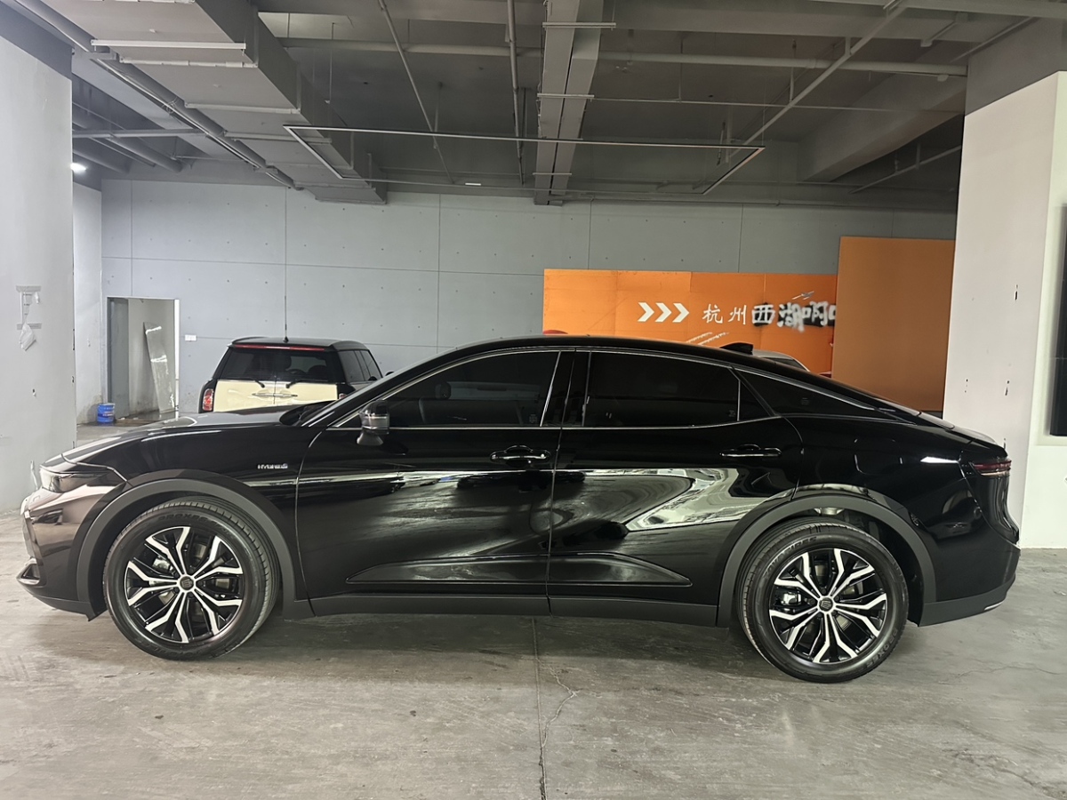 豐田 皇冠(進口)  2023款 2.5L SportCross HEV兩驅(qū)尊貴版圖片