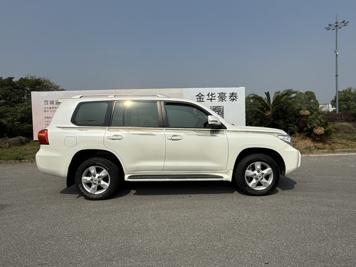 2015年11月豐田 蘭德酷路澤  2015款 4.0L V6 中東低配版