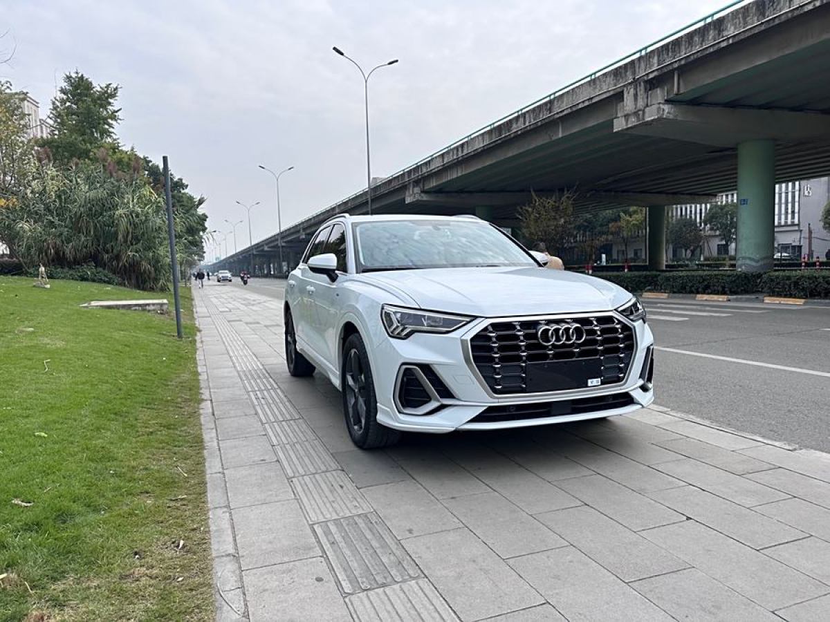 奧迪 奧迪Q3  2020款 35 TFSI 時(shí)尚動(dòng)感型圖片