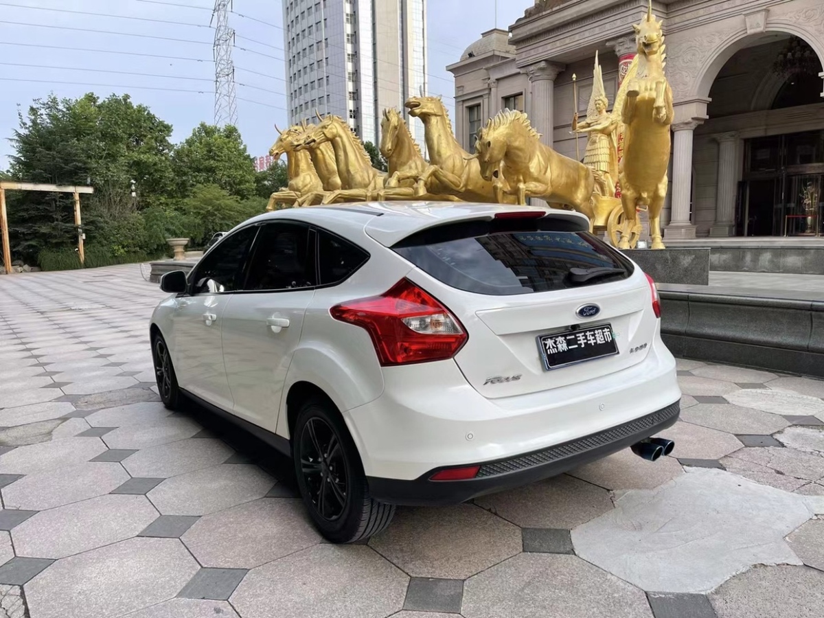 福特 ?？怂? 2012款 兩廂 1.6L 自動風尚型圖片