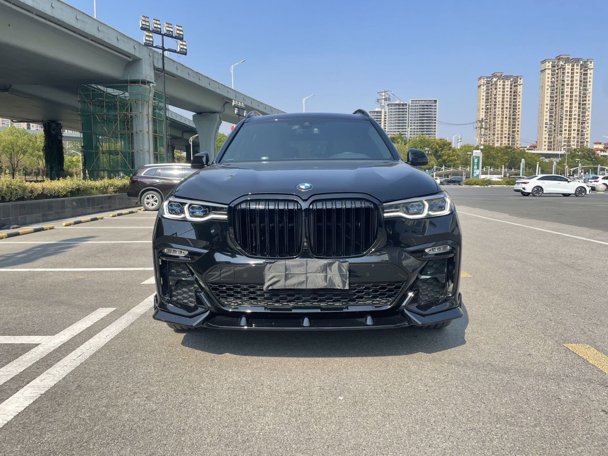 宝马 宝马X7  2021款 改款 xDrive40i 尊享型M运动套装图片