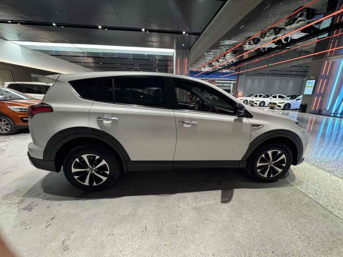 豐田 RAV4  2018款 榮放 2.0L CVT兩驅(qū)風(fēng)尚X版圖片