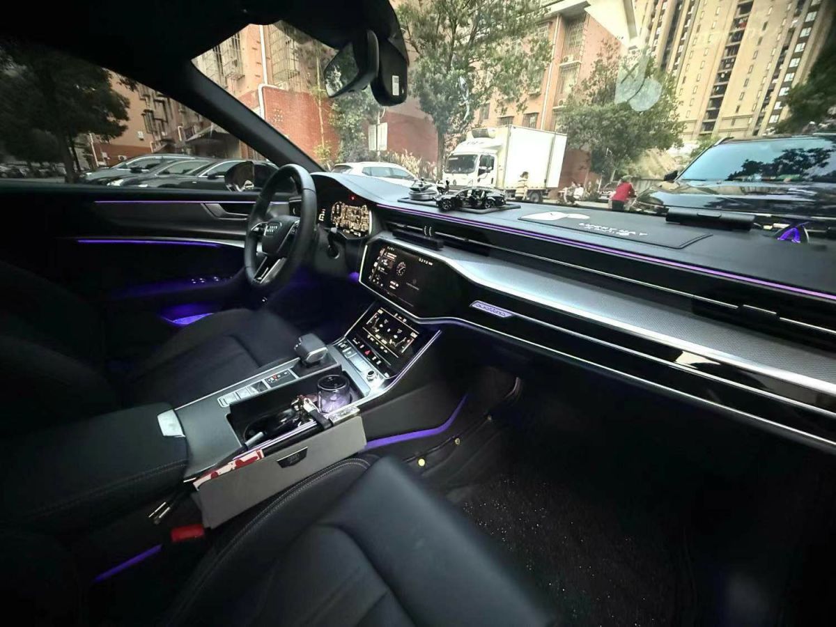 奧迪 奧迪A6L  2025款 40 TFSI 豪華動(dòng)感型圖片