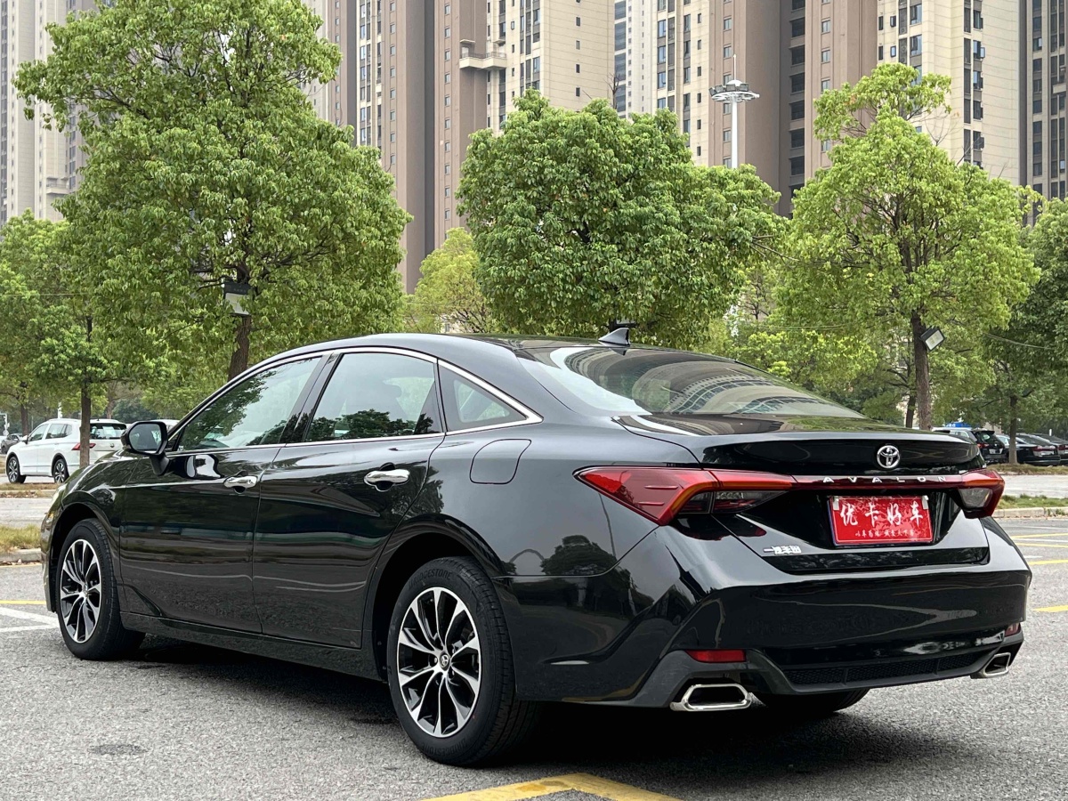 丰田 亚洲龙  2023款 2.0L 豪华版图片