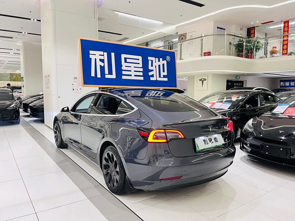 特斯拉 Model Y  2020款 改款 標(biāo)準(zhǔn)續(xù)航后驅(qū)升級(jí)版圖片