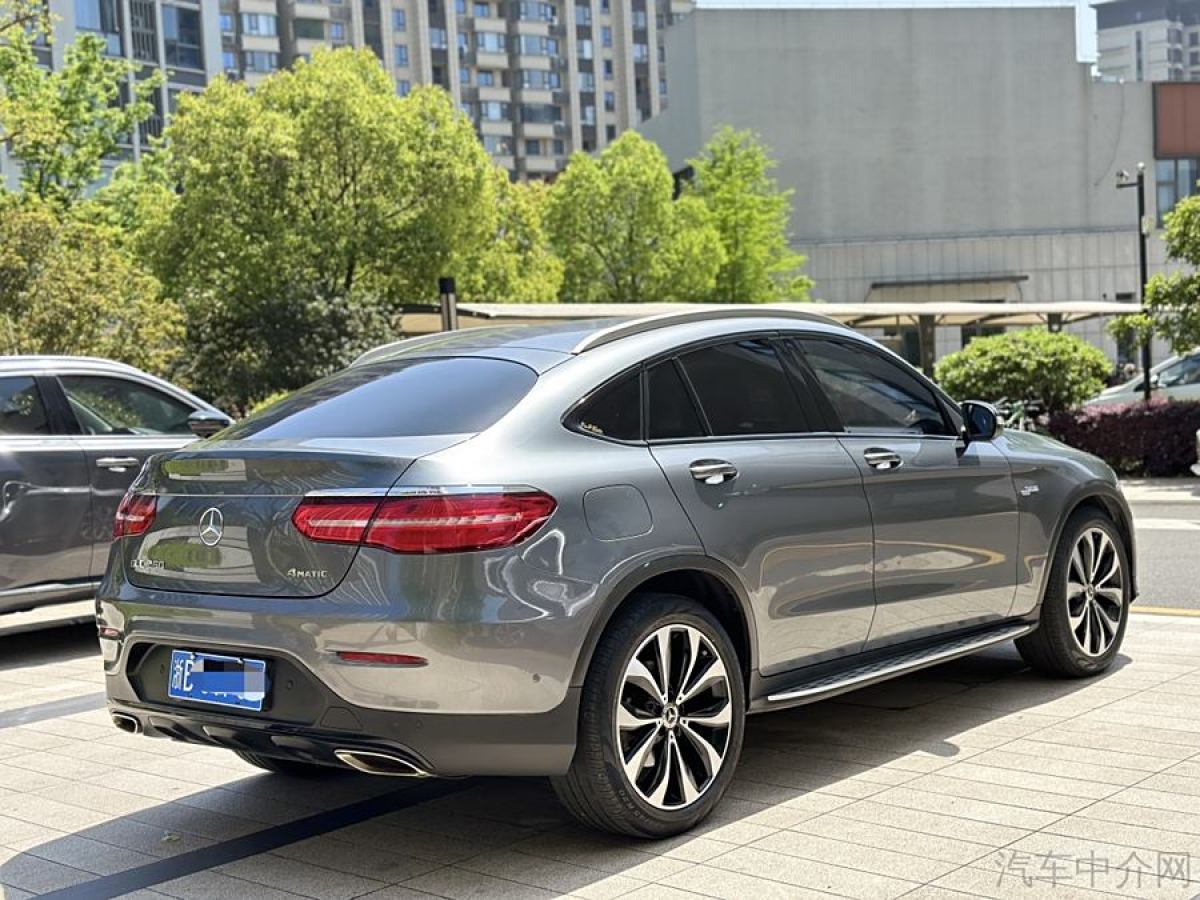 2017年4月奔馳 奔馳GLC  2023款 改款 GLC 260 4MATIC 轎跑SUV