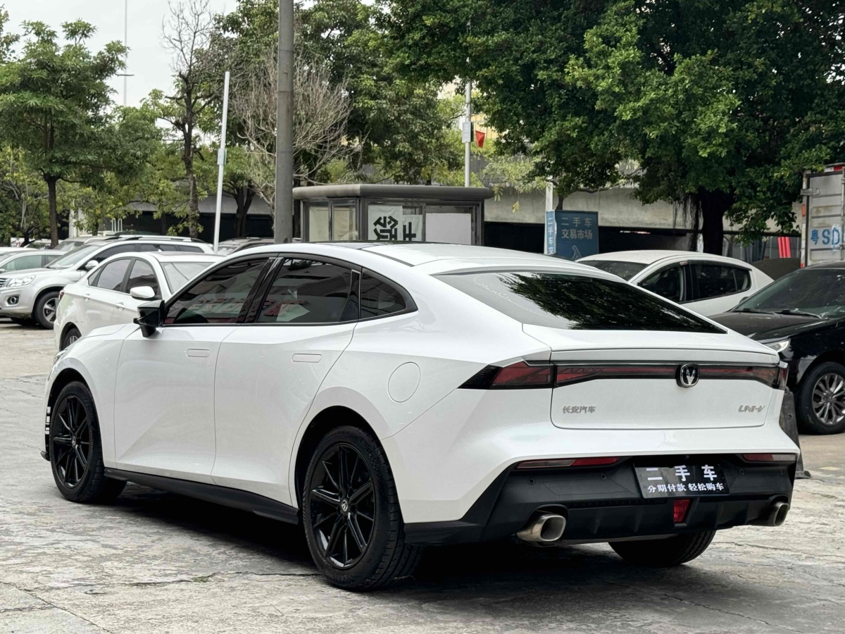 長(zhǎng)安 長(zhǎng)安UNI-V  2022款 1.5T 尊貴型圖片