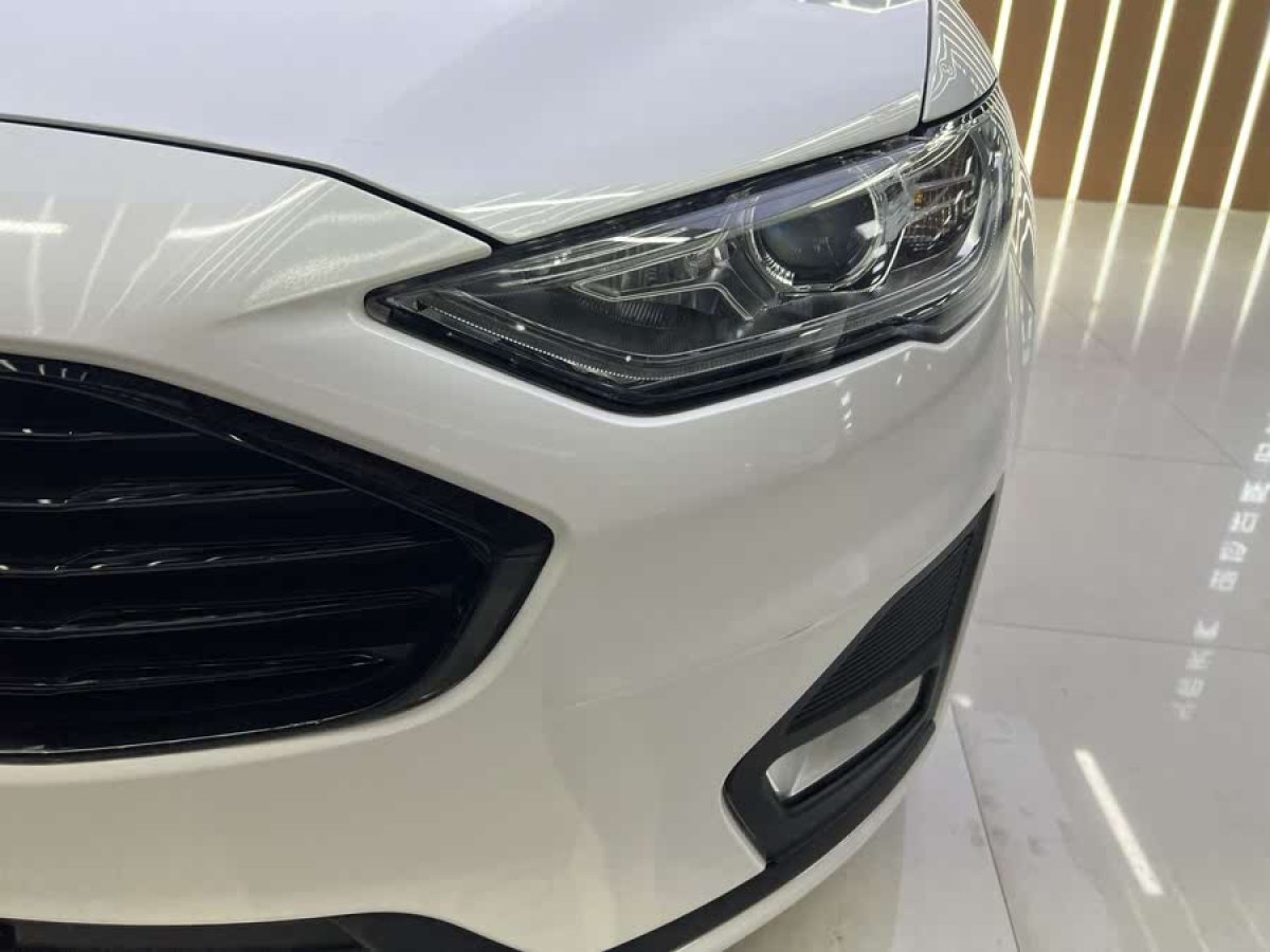 福特 蒙迪歐  2020款 EcoBoost 180 時(shí)尚型圖片
