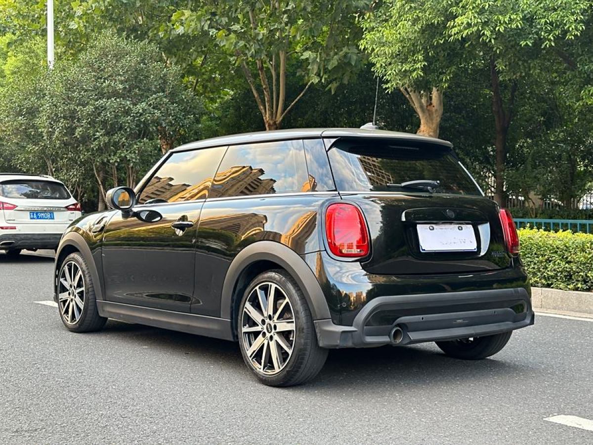 MINI MINI  2022款 改款 1.5T COOPER 藝術(shù)家圖片