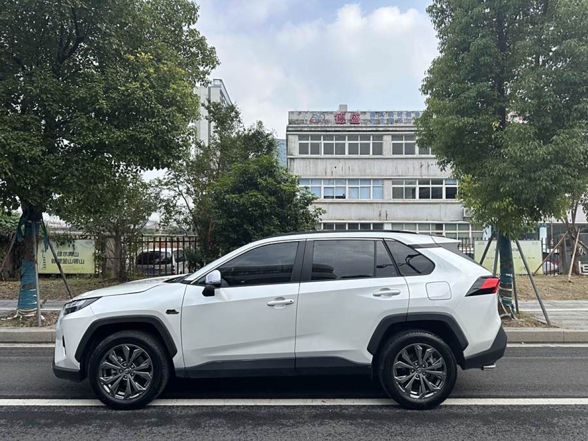 豐田 RAV4榮放  2023款 2.0L CVT兩驅(qū)20周年鉑金紀(jì)念版圖片