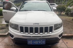 指南者 Jeep 2.0L 两驱运动版