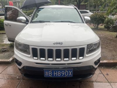 2015年5月 Jeep 指南者(進(jìn)口) 2.0L 兩驅(qū)運(yùn)動(dòng)版圖片