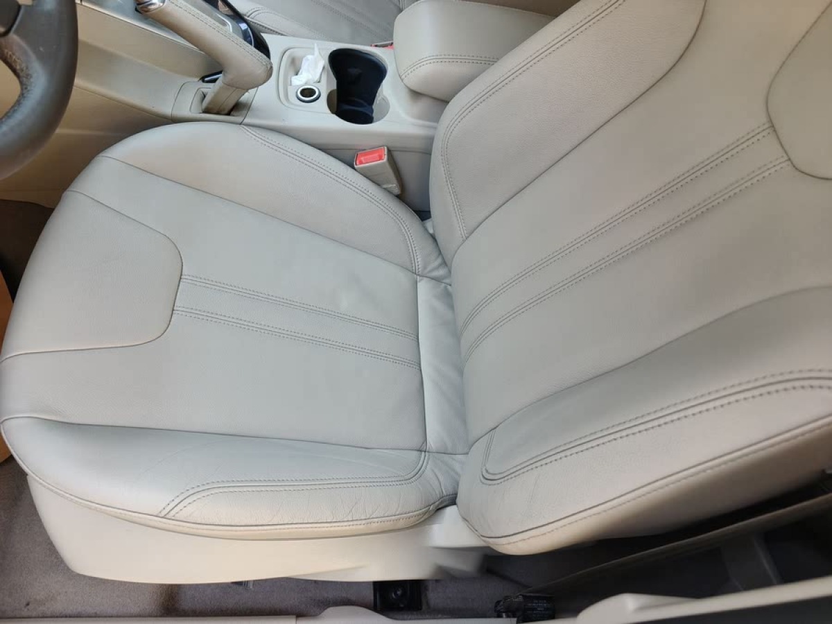 福特 ?？怂? 2012款 三廂 1.6L 自動尊貴型圖片