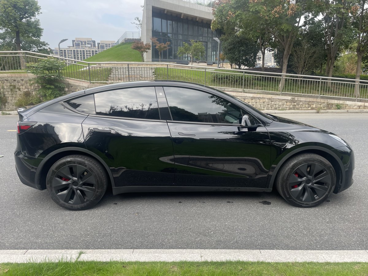 特斯拉 Model Y  2023款 長續(xù)航煥新版 雙電機(jī)全輪驅(qū)動(dòng)圖片