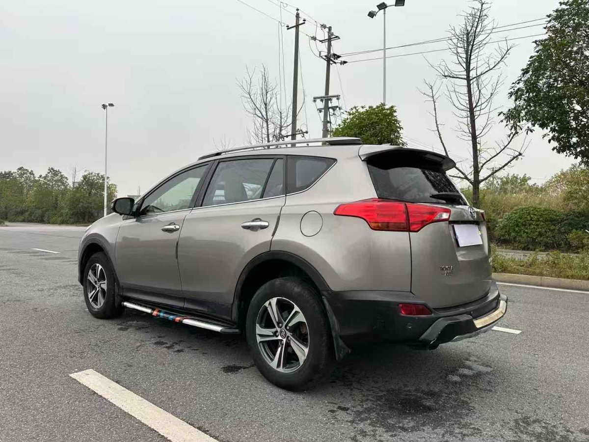 豐田 RAV4  2016款 榮放 2.0L CVT四驅(qū)新銳版圖片