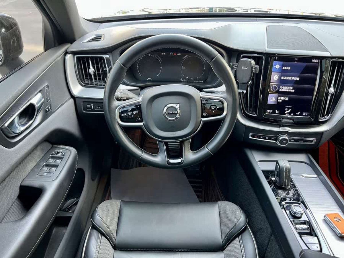 沃爾沃 XC60新能源  2024款 T8 插電混動 長續(xù)航四驅(qū)智遠(yuǎn)運動版圖片