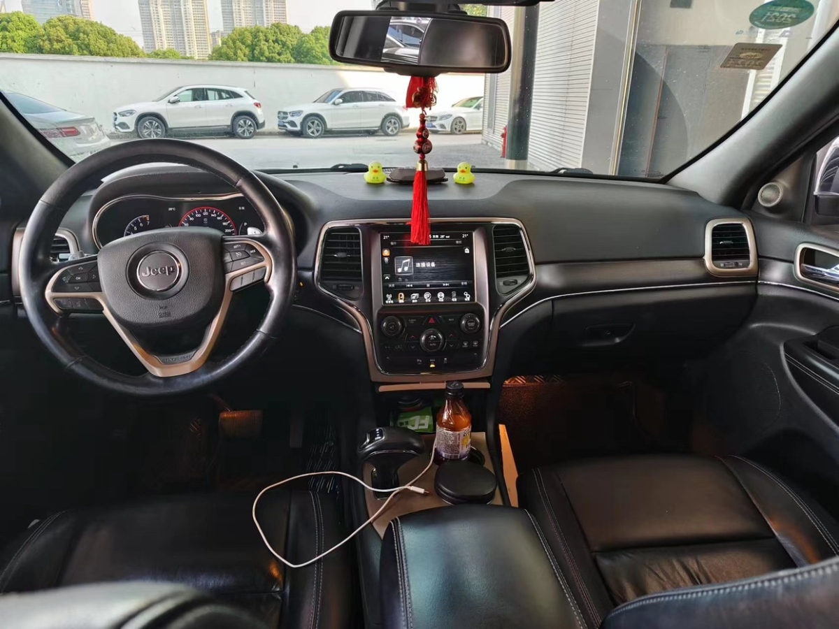 Jeep 大切诺基  2015款 3.0L 舒享导航版图片