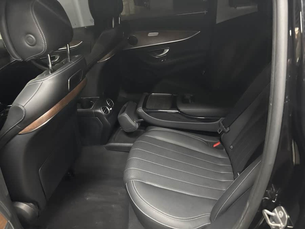 奔馳 奔馳E級(jí)  2022款 改款 E 300 L 時(shí)尚型圖片