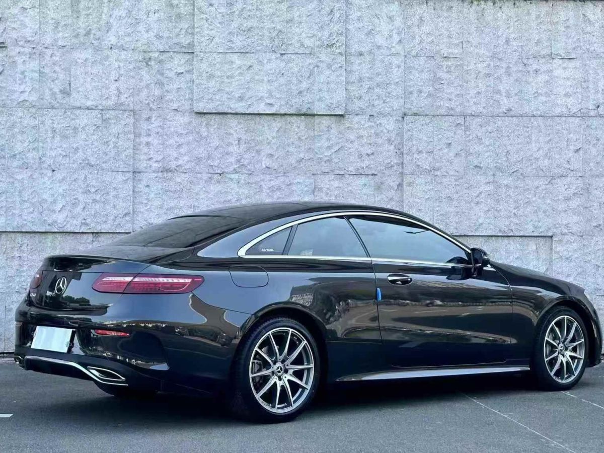 奔馳 奔馳E級(jí)  2023款 E 260 轎跑車(chē)圖片