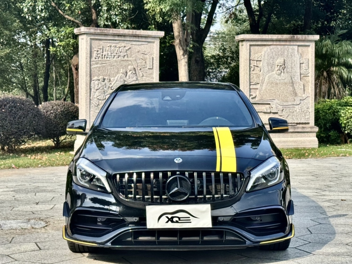 奔馳 奔馳A級AMG  2017款 AMG A 45 4MATIC 暗夜雷霆限量版圖片