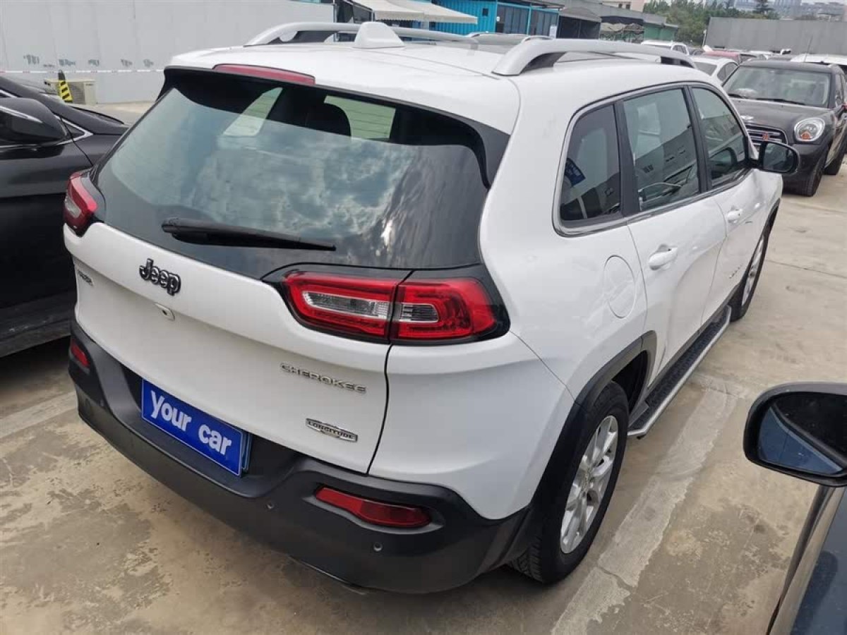 Jeep 自由光  2016款 2.4L 領(lǐng)先智能版圖片