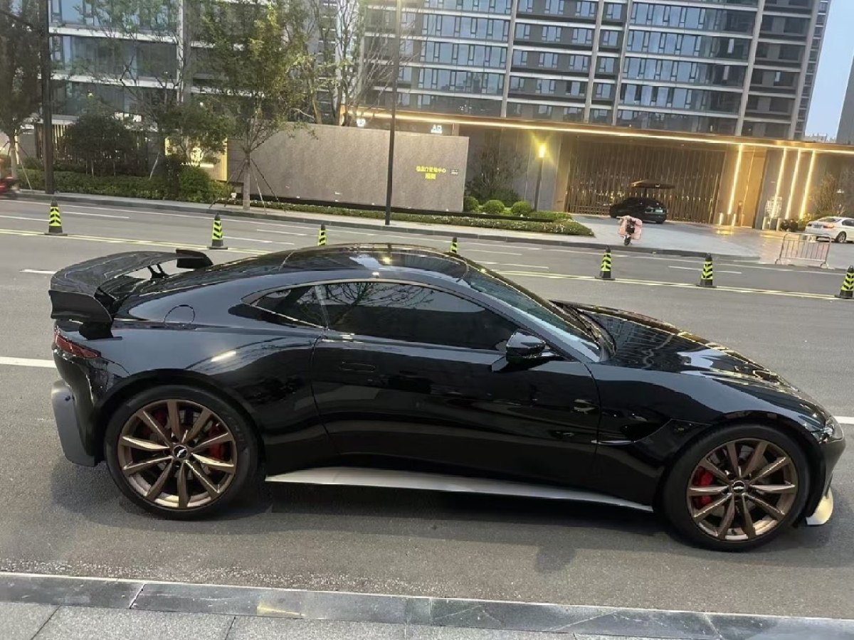 阿斯頓·馬丁 V8 Vantage  2020款 4.0T V8 Coupe圖片