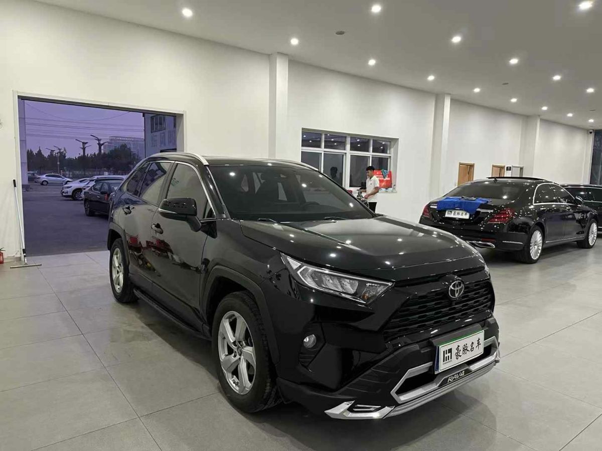 2021年1月豐田 RAV4榮放  2021款 2.0L CVT四驅(qū)風(fēng)尚PLUS版