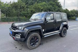 BJ40 北京 2.0D 自動四驅(qū)刀鋒英雄版?zhèn)b客型