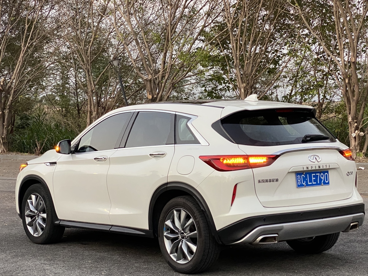 英菲尼迪 QX50  2020款 改款 2.0T 兩驅(qū)菁英版圖片