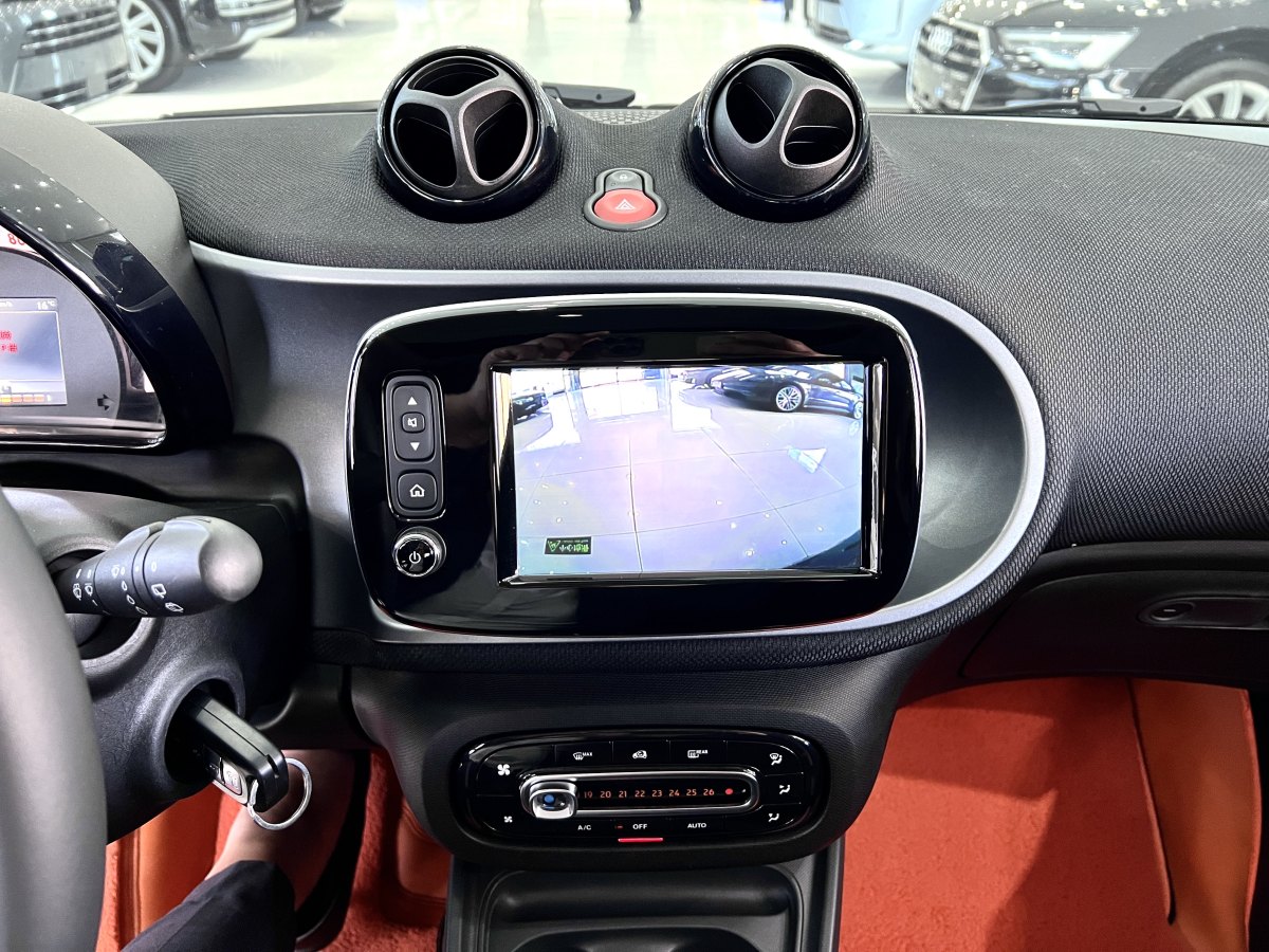 2019年10月smart fortwo  2019款 0.9T 66千瓦硬頂動(dòng)擎版 國VI