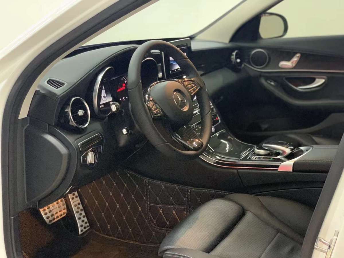 2018年5月奔驰 奔驰C级  2018款 C 180 L 动感型运动版